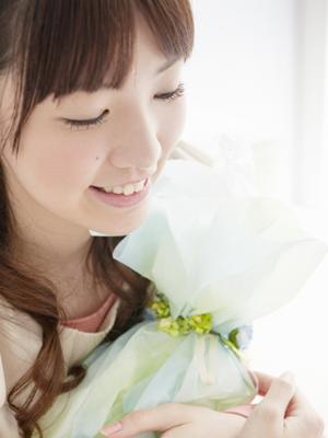 今人気の通販化粧品は定期便がおすすめ